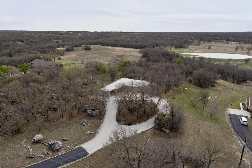 185 Silver Lakes Drive Sunset, TX 76270