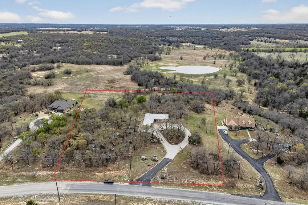 185 Silver Lakes Drive Sunset, TX 76270