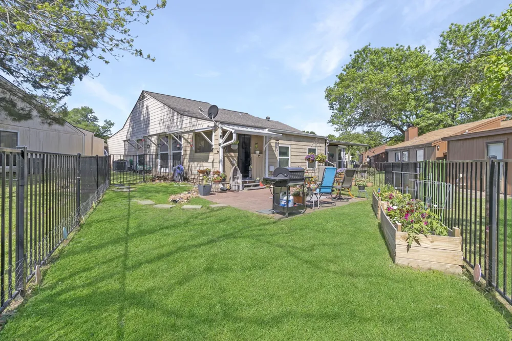17 Townhouse Lane Trinity, TX 75862