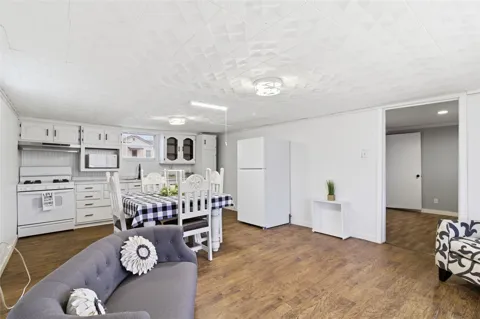 14 W Post Oak Avenue