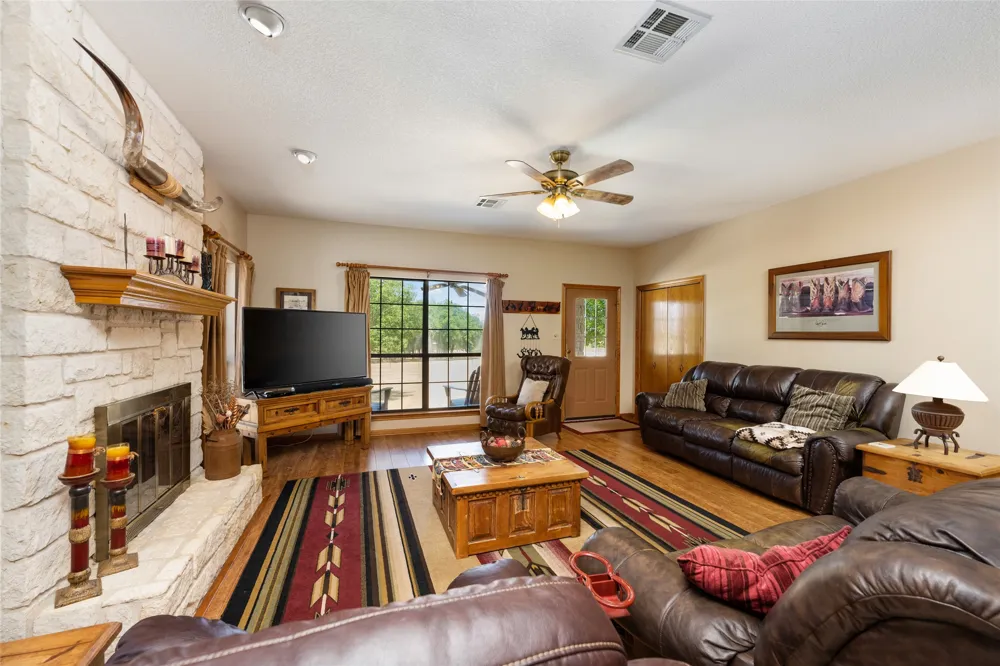 120 Craigen Road Liberty Hill, TX 78642