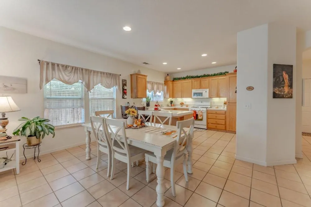2919 Las Flores Circle Los Banos, CA 93635