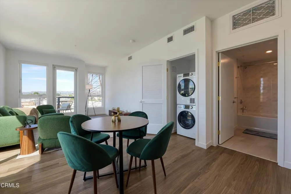 18900 Parthenia Street #402 Northridge, CA 91324