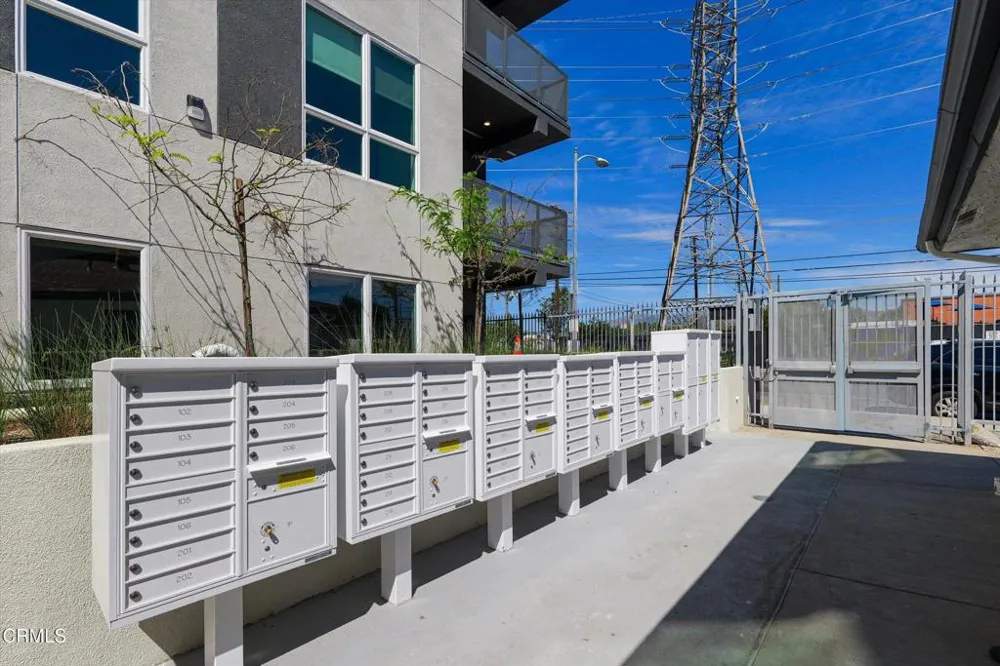 18900 Parthenia Street #402 Northridge, CA 91324