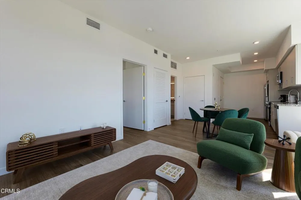 18900 Parthenia Street #401 Northridge, CA 91324