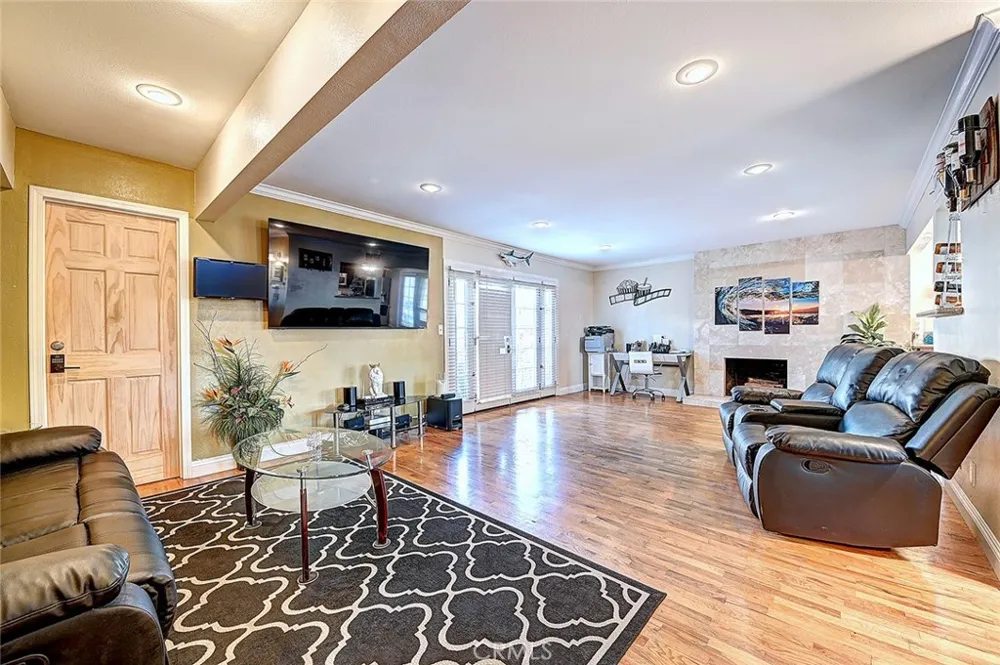8297 E Carburton Long Beach, CA 90808