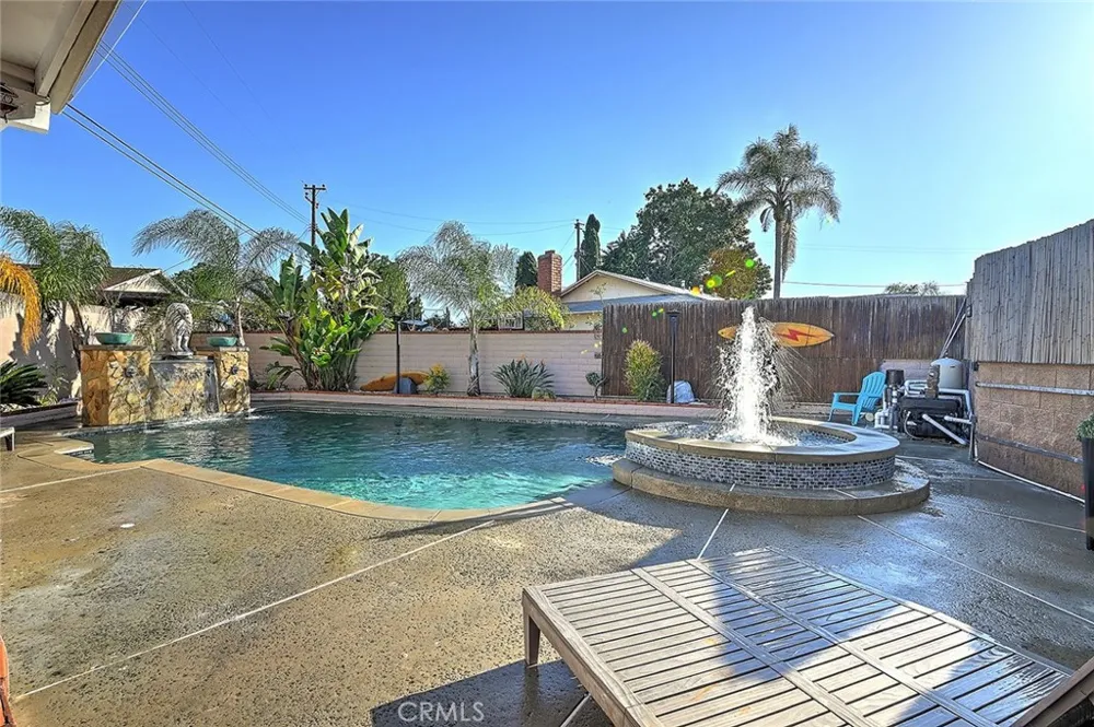 8297 E Carburton Long Beach, CA 90808