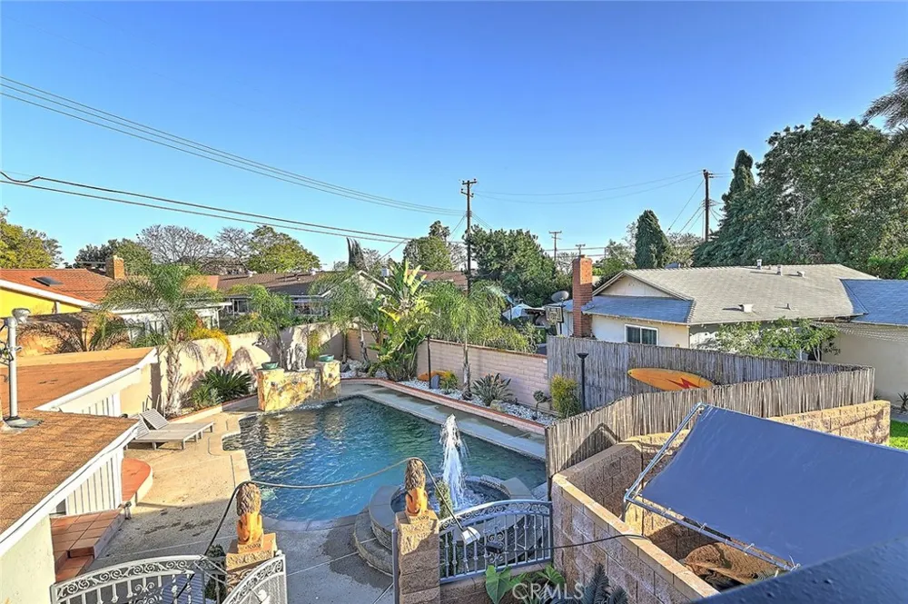 8297 E Carburton Long Beach, CA 90808