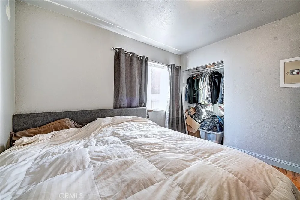 8297 E Carburton Long Beach, CA 90808