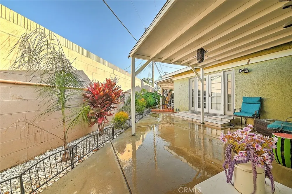 8297 E Carburton Long Beach, CA 90808