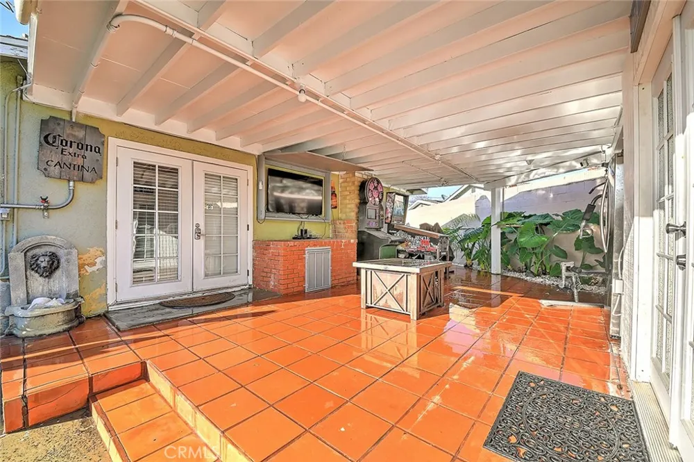 8297 E Carburton Long Beach, CA 90808