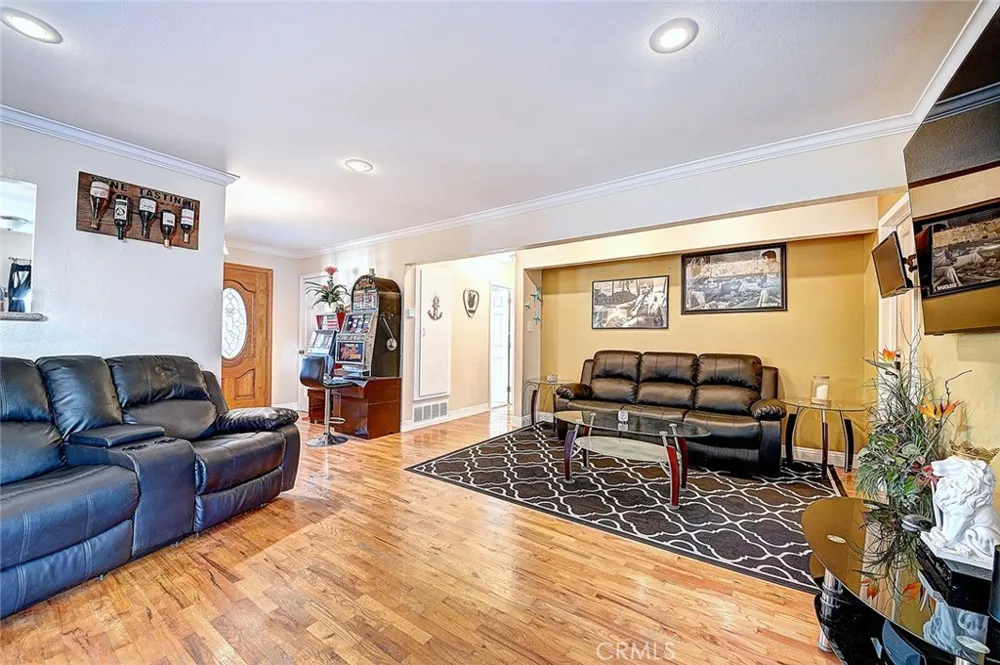 8297 E Carburton Long Beach, CA 90808