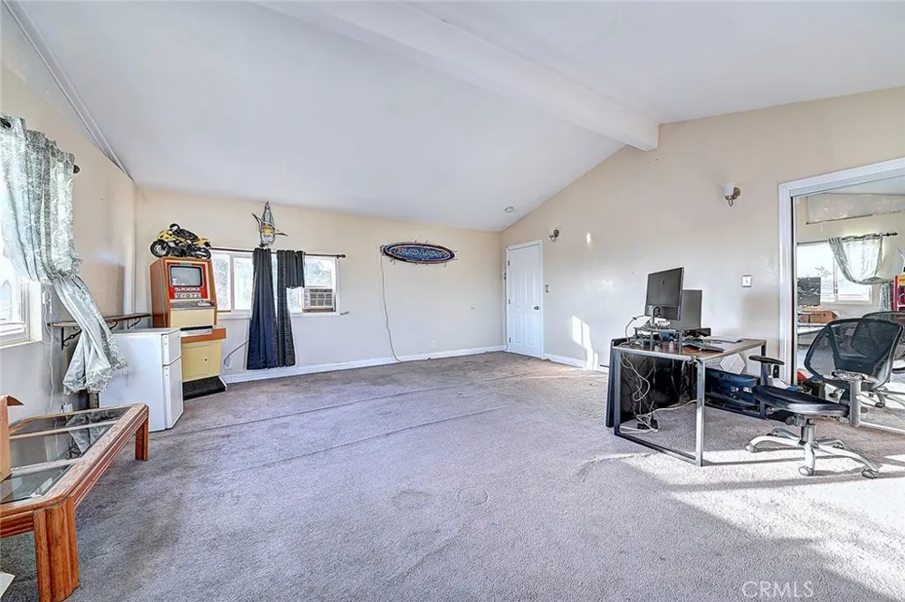 8297 E Carburton Long Beach, CA 90808