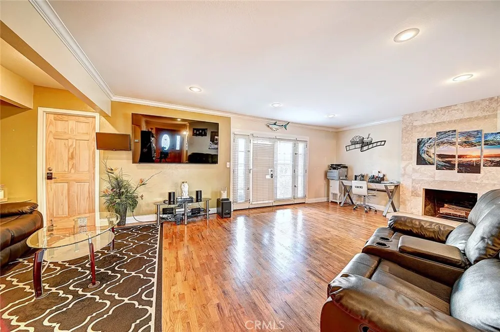 8297 E Carburton Long Beach, CA 90808