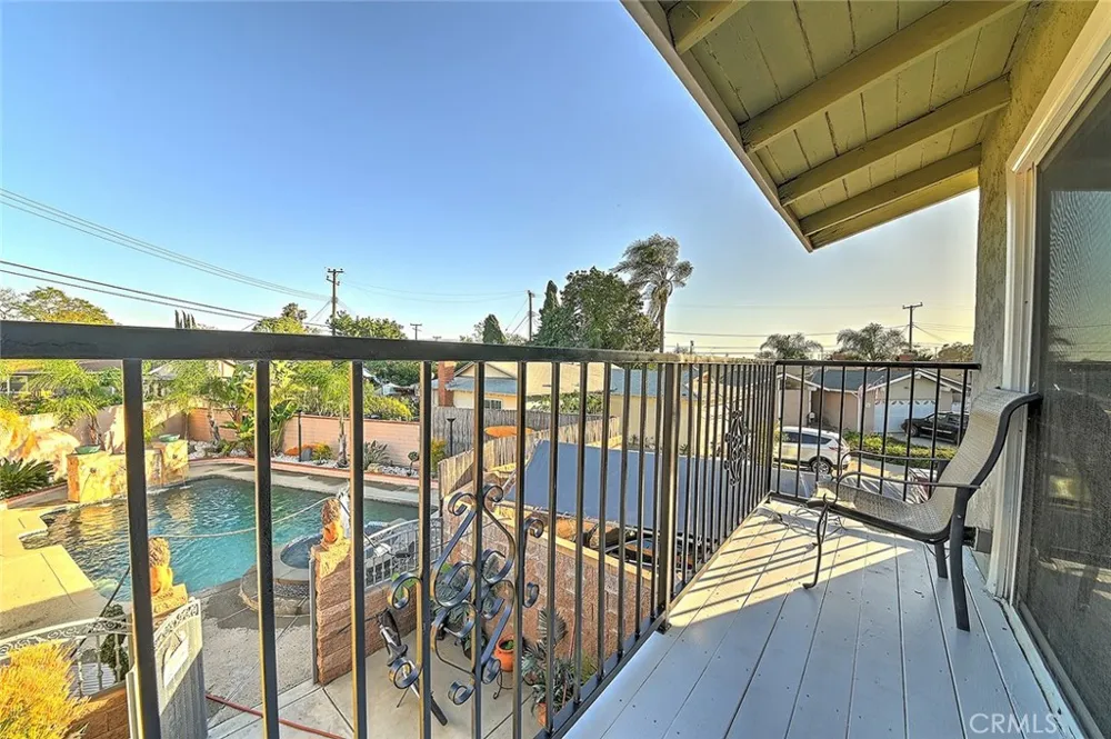 8297 E Carburton Long Beach, CA 90808