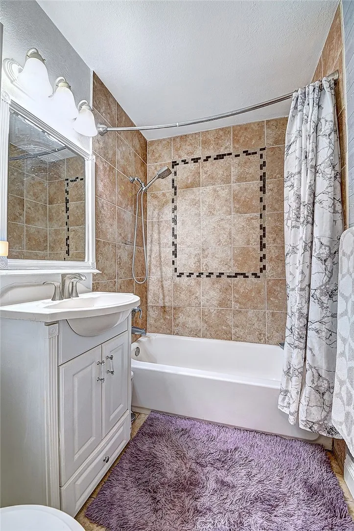 8297 E Carburton Long Beach, CA 90808