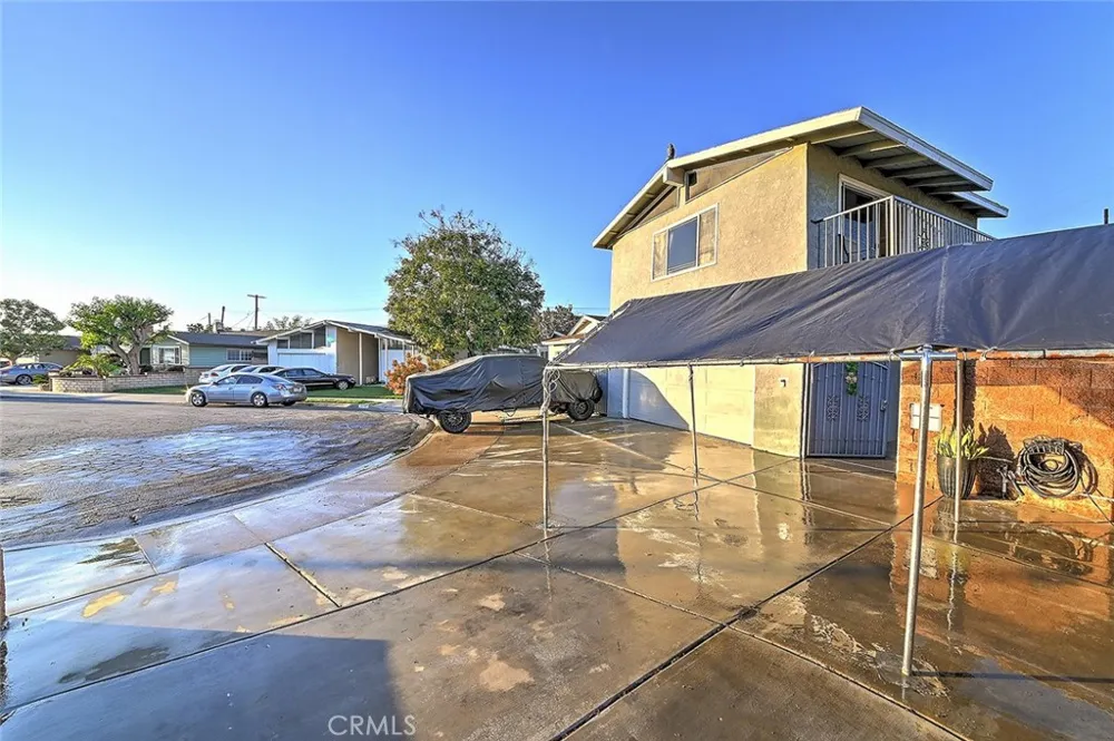 8297 E Carburton Long Beach, CA 90808