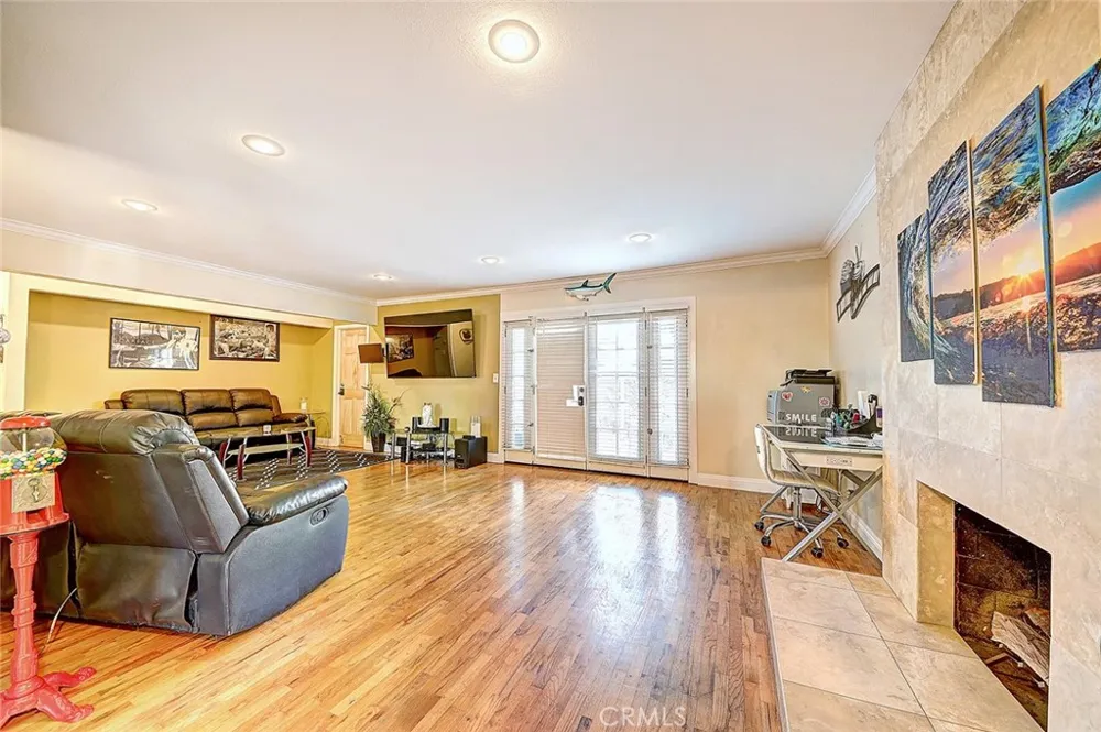 8297 E Carburton Long Beach, CA 90808