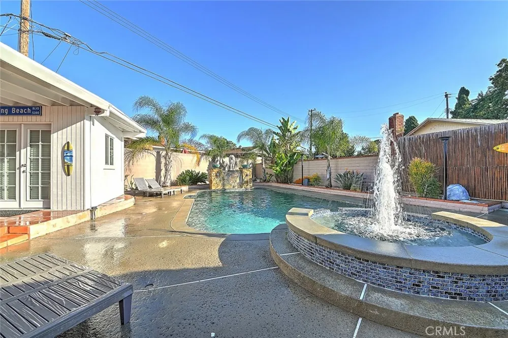 8297 E Carburton Long Beach, CA 90808