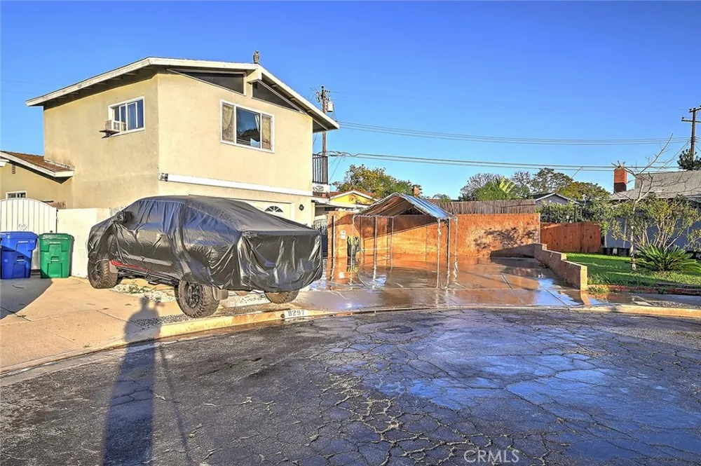 8297 E Carburton Long Beach, CA 90808