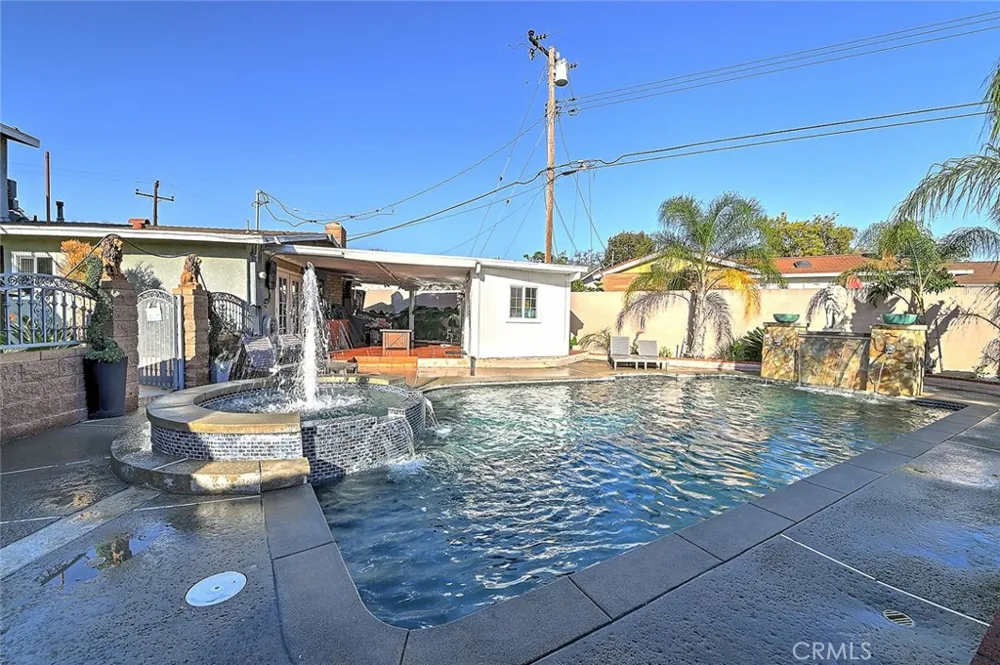 8297 E Carburton Long Beach, CA 90808