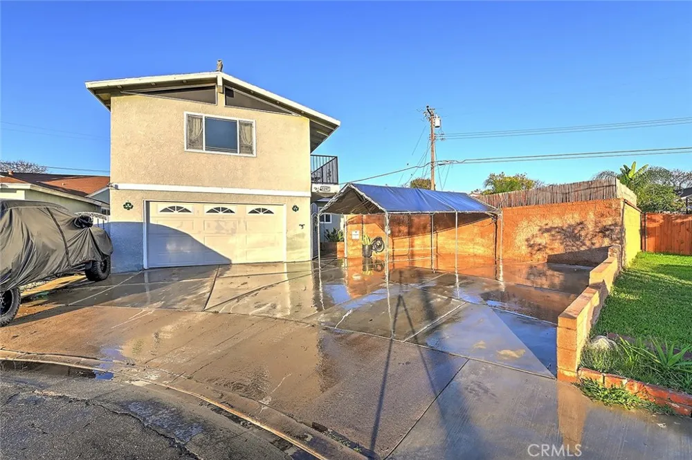 8297 E Carburton Long Beach, CA 90808