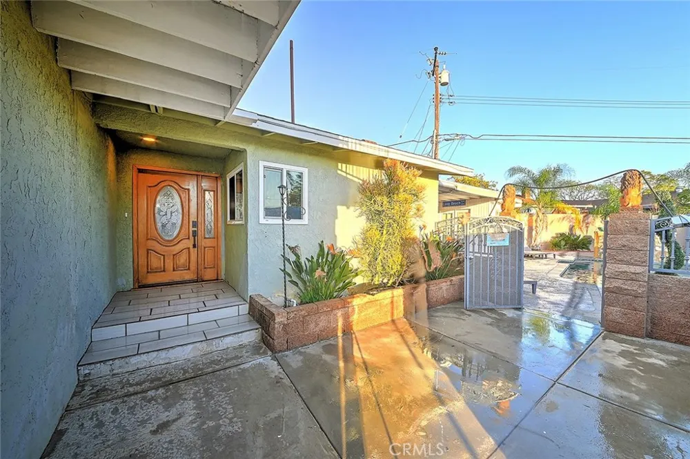 8297 E Carburton Long Beach, CA 90808