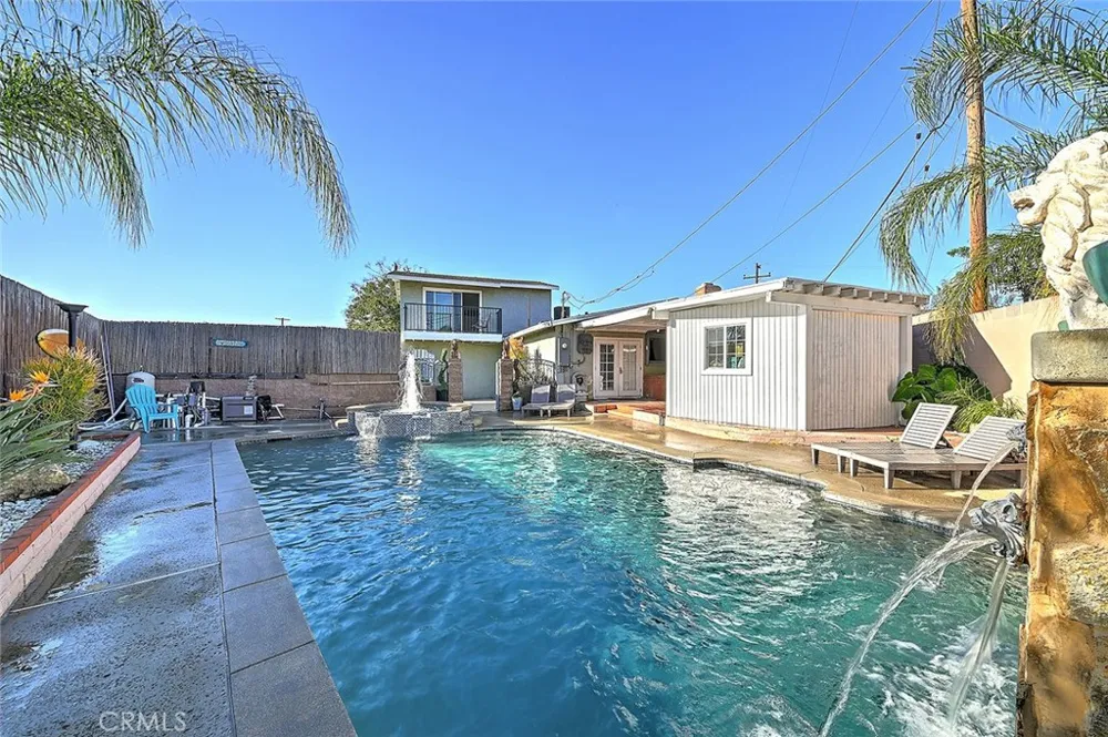8297 E Carburton Long Beach, CA 90808