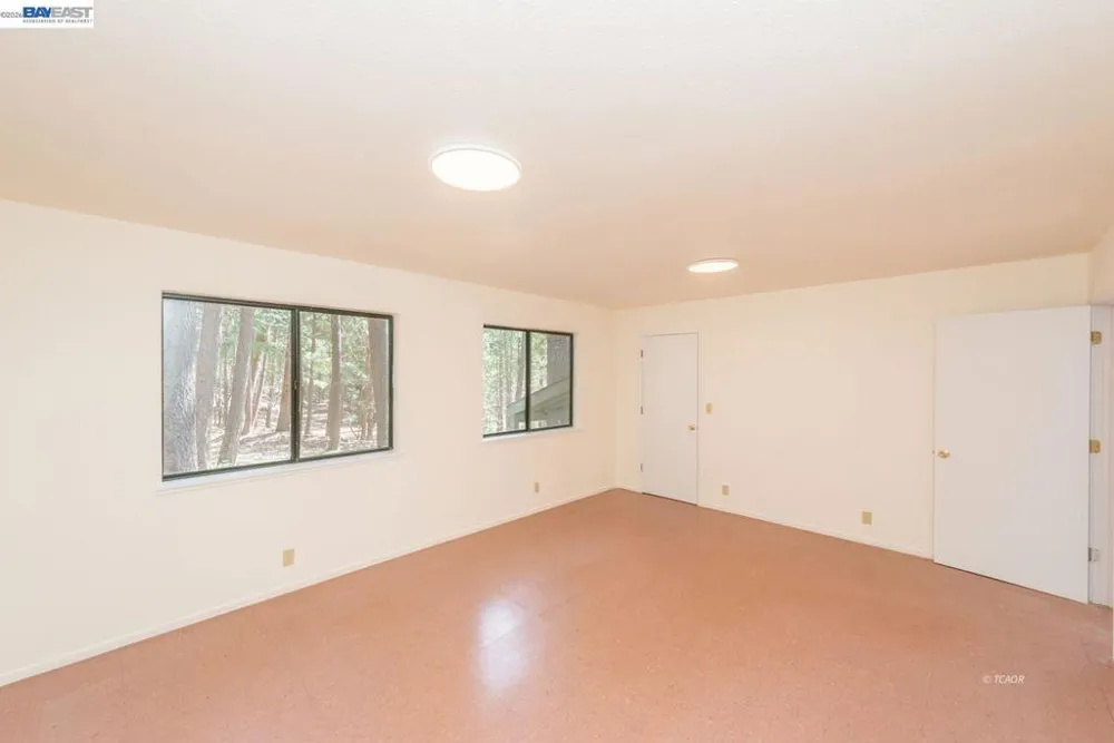 121 Mountain Aire Ln Trinity Center, CA 96091
