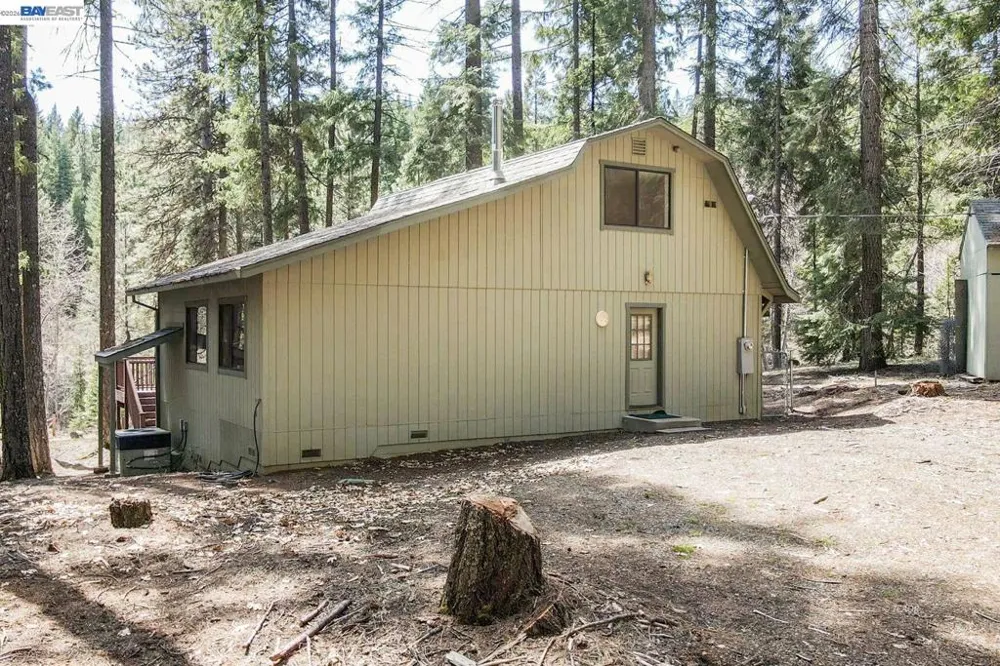 121 Mountain Aire Ln Trinity Center, CA 96091