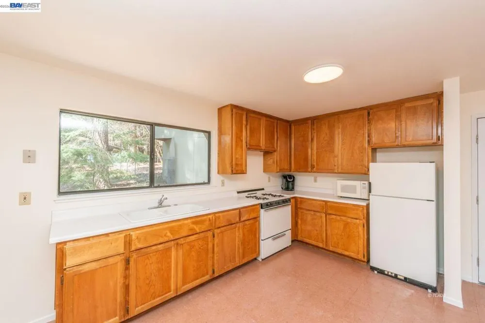 121 Mountain Aire Ln Trinity Center, CA 96091