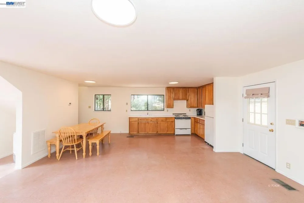 121 Mountain Aire Ln Trinity Center, CA 96091