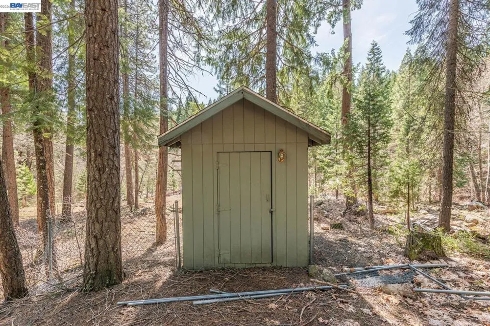 121 Mountain Aire Ln Trinity Center, CA 96091