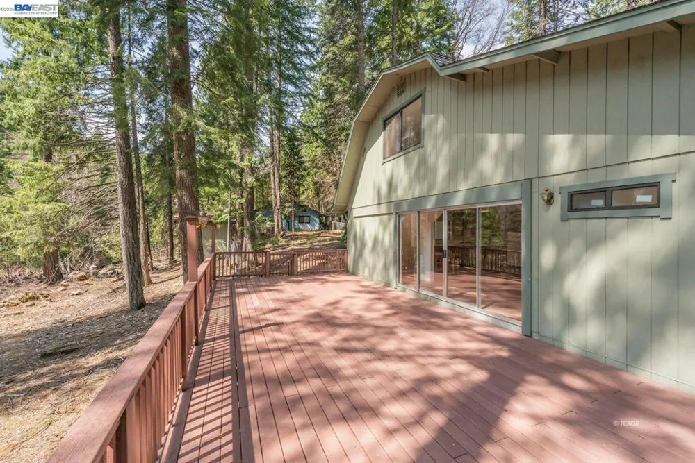 121 Mountain Aire Ln Trinity Center, CA 96091