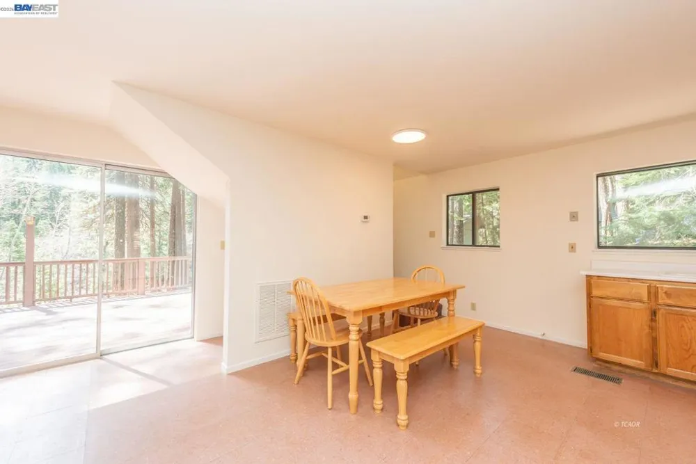 121 Mountain Aire Ln Trinity Center, CA 96091