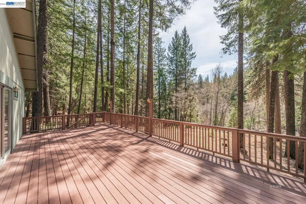 121 Mountain Aire Ln Trinity Center, CA 96091