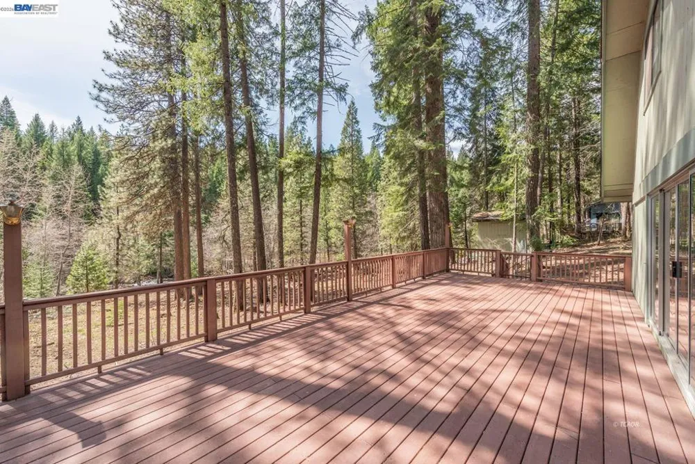121 Mountain Aire Ln Trinity Center, CA 96091
