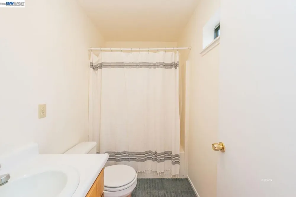 121 Mountain Aire Ln Trinity Center, CA 96091