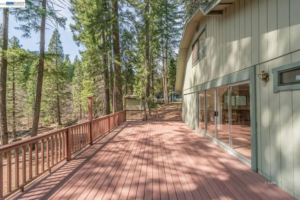 121 Mountain Aire Ln Trinity Center, CA 96091