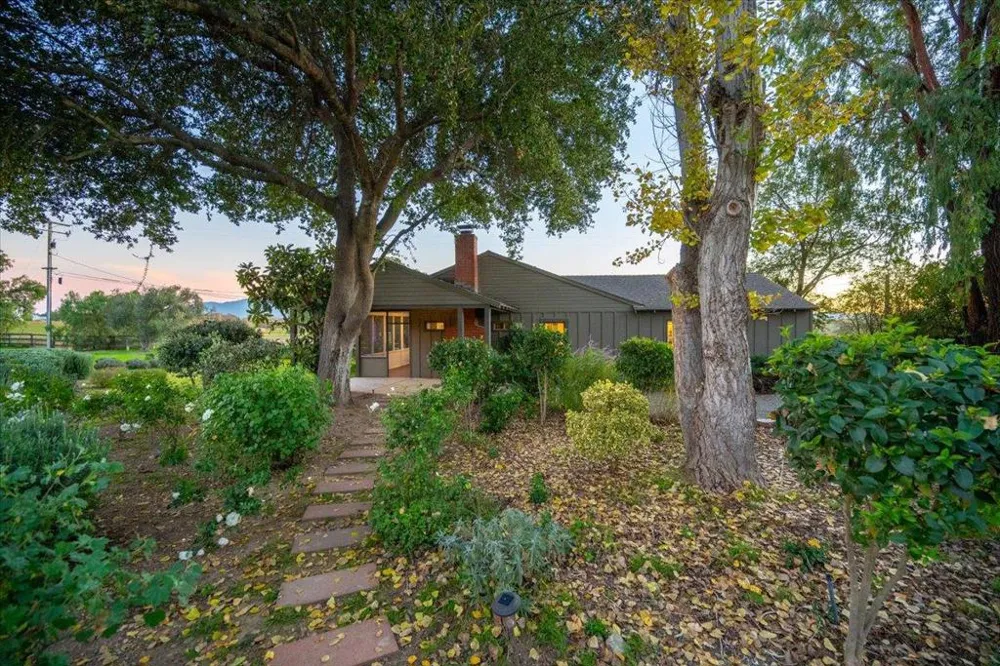 2480 Roblar Avenue Los Olivos, CA 93441