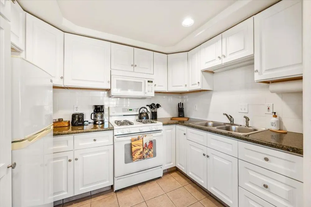 2480 Roblar Avenue Los Olivos, CA 93441