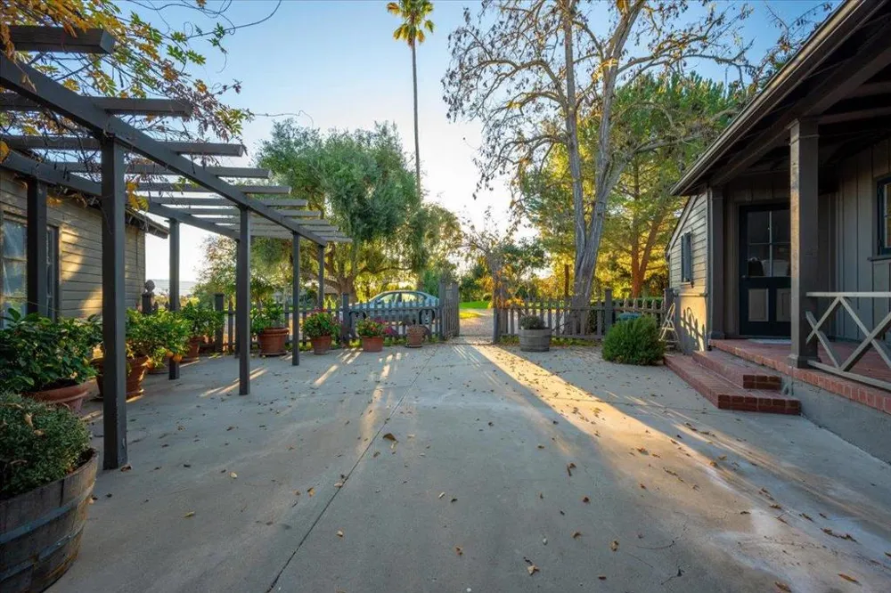 2480 Roblar Avenue Los Olivos, CA 93441