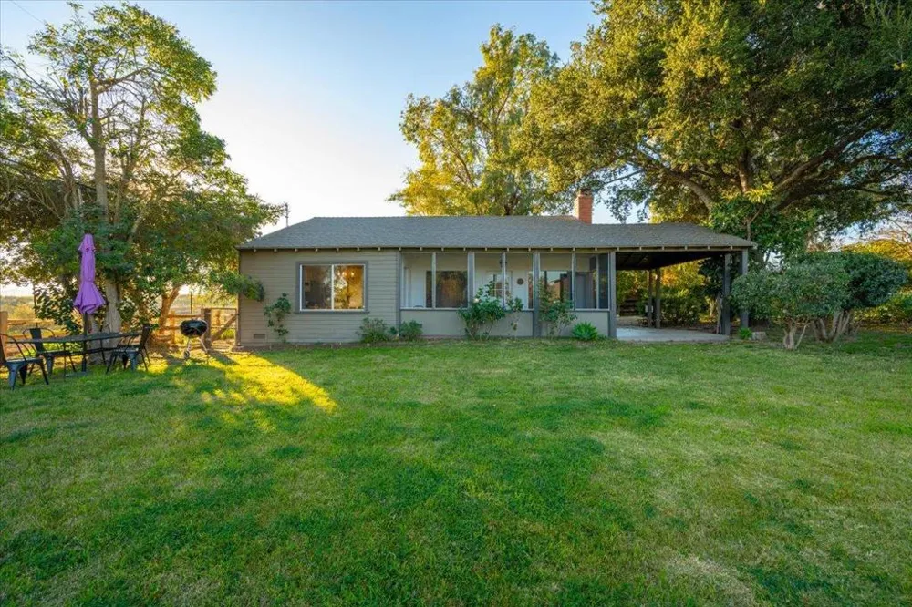 2480 Roblar Avenue Los Olivos, CA 93441