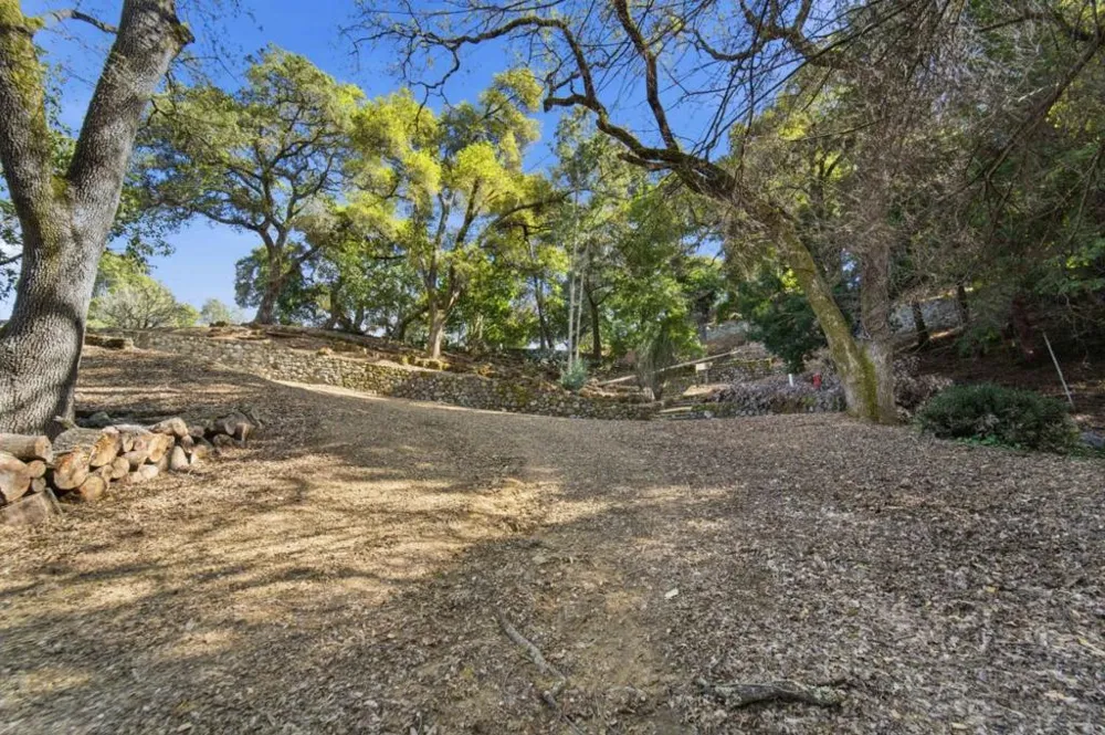 15400 Madrone Hill Road Saratoga, CA 95070