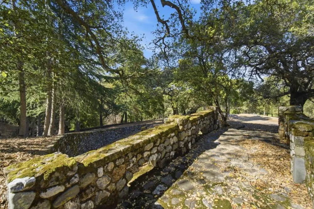 15400 Madrone Hill Road Saratoga, CA 95070