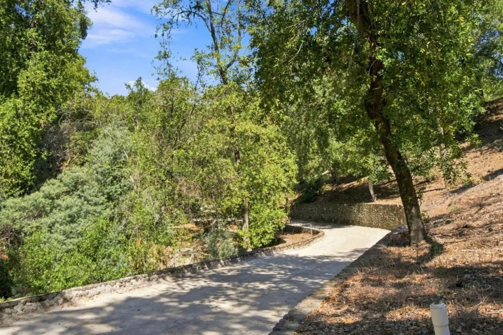 15400 Madrone Hill Road Saratoga, CA 95070