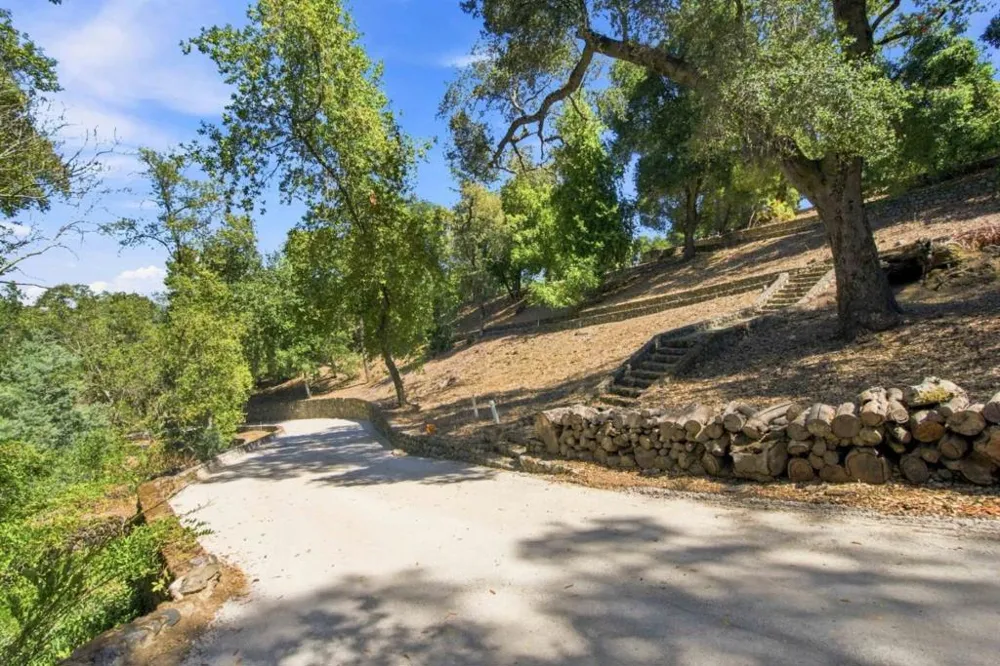 15400 Madrone Hill Road Saratoga, CA 95070