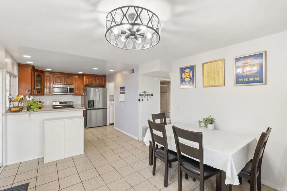 10665 Escobar Drive San Diego, CA 92124