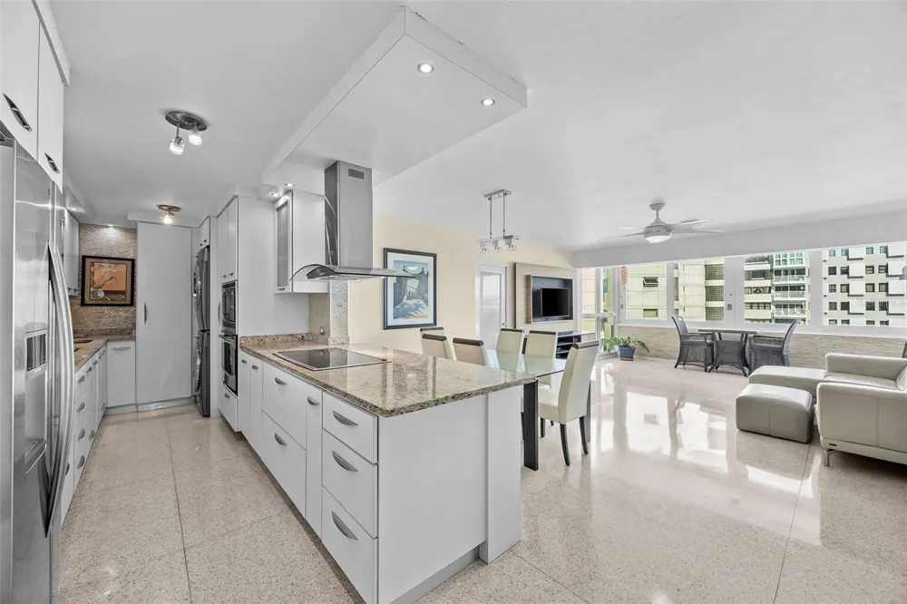 4429 AVE. ISLA VERDE #1103 Carolina, PR 00979