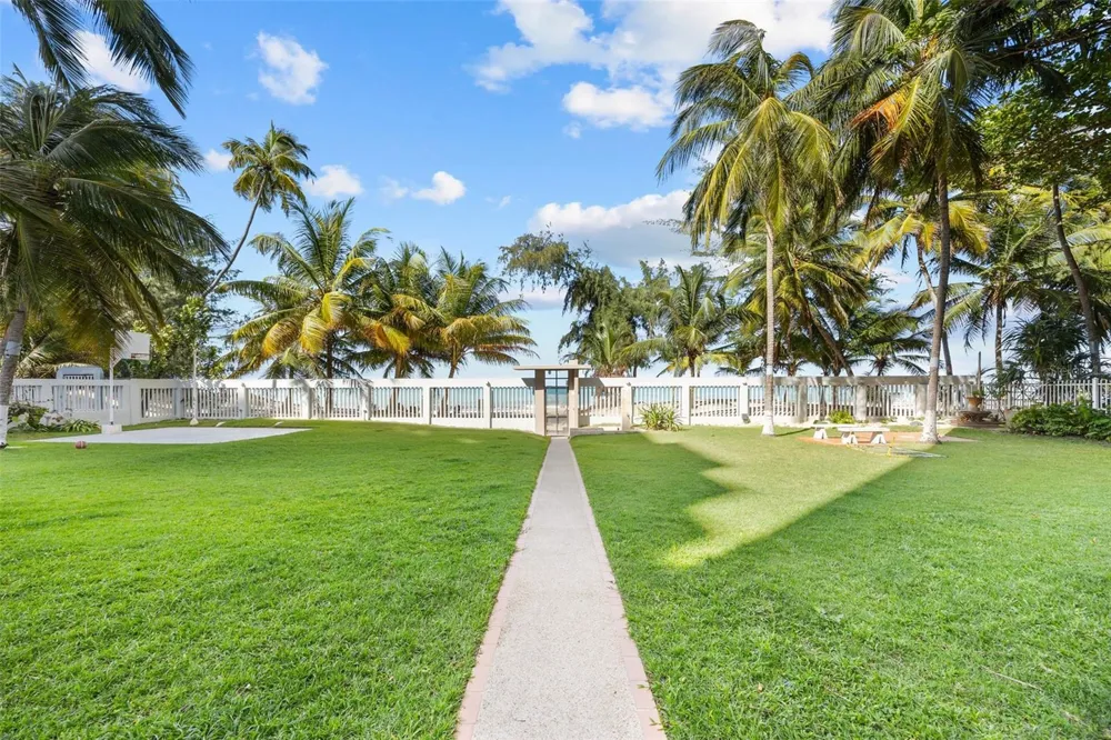 4429 AVE. ISLA VERDE #1103 Carolina, PR 00979
